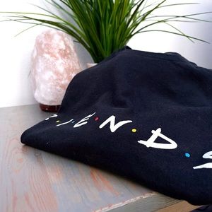 f r i e n d s cropped t shirt